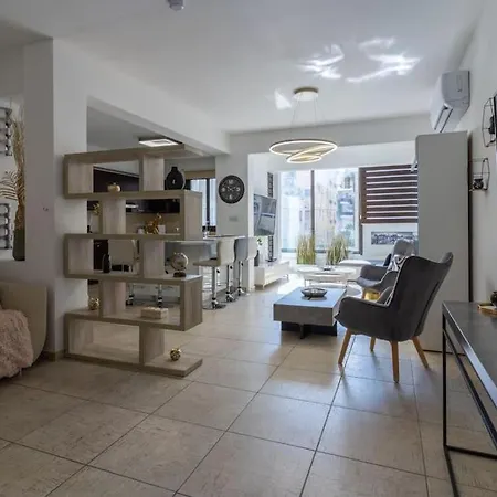 Angelina 2-bedroom In * Larnaca