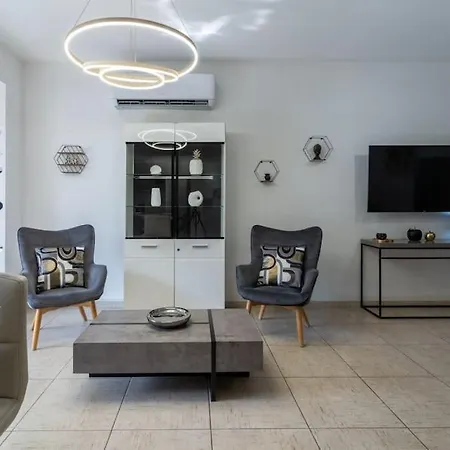 Angelina 2-bedroom In Apartmán Larnaca