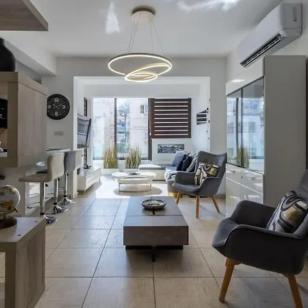 Angelina 2-bedroom In Apartmán Larnaca